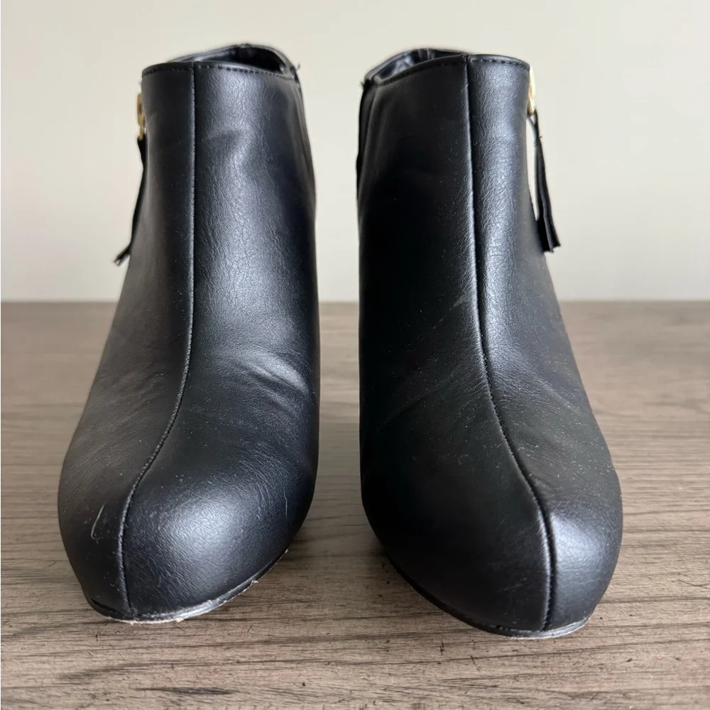 Madden Girl Black Ankle Boots EUC Booties Heeled Boots Ginger Faux Leather 7